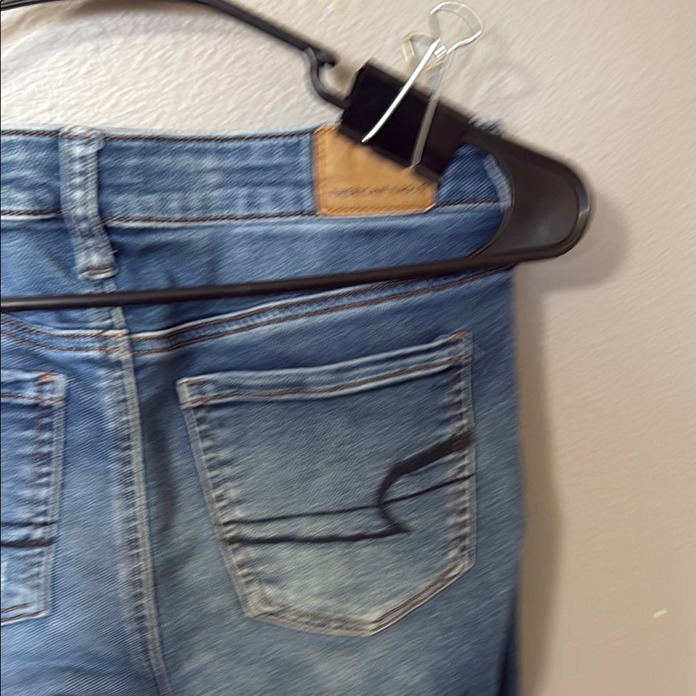 Women’s American Eagle Outfitters jeggings Distressed Jeans - Picture 4 of 9